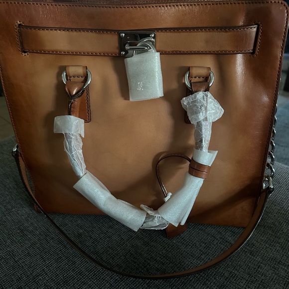 Michael Kors Hamilton - Picture 2 of 4